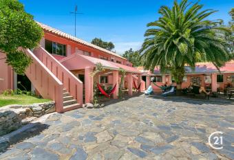 Dolphins Backpackers allows 18 year olds to book a room