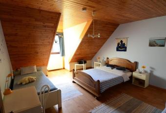 B&B Vanderstraeten-Bryxis allows 18 year olds to book a room
