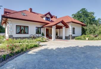 Dworek Kurowski has Balcony rooms