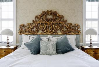 G  rv  lns Slott allows 18 year olds to book a room