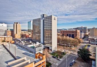 Hilton Knoxville allows 18 year olds to book a room