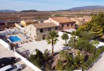 Sunny Vista allows 18 year olds to book a room