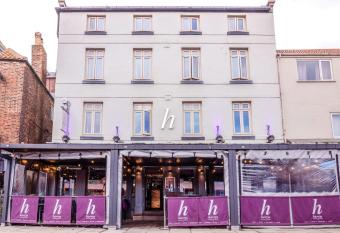 Harrys lounge allows 18 year olds to book a room