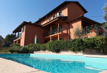 Zoi Apartments allows 18 year olds to book a room