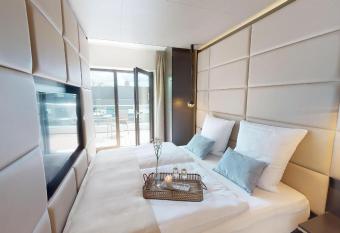 White Pearl Apartment 3.02 has Balcony rooms