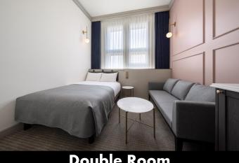 UNWIND HOTEL & BAR OTARU has rooms with a private hot tub