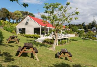 Russell Top 10 Holiday Villas allows 18 year olds to book a room