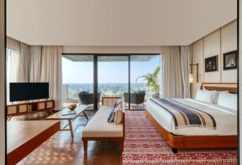 Awei Metta (Yangon) has Balcony rooms