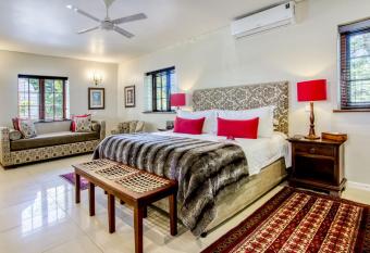 Vredenburg Manor House allows 18 year olds to book a room