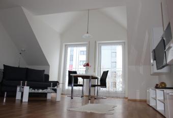 ZV-Scholtz Burghausen, Mozartstr.15 AP-52 allows 18 year olds to book a room