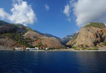 Giannis Rooms has Balcony rooms