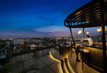 San Grand Hotel & Spa allows 18 year olds to book a room