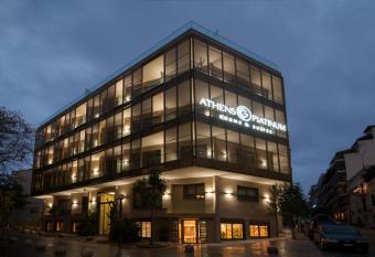 Athens Platinum Rooms and Suites has rooms with a private hot tub