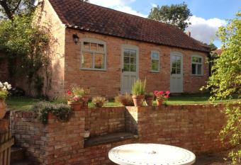 Ivy Cottage allows 18 year olds to book a room