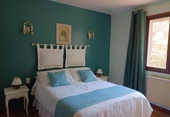 Les Eaux Tranquilles allows 18 year olds to book a room