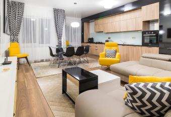 Dumbrava Residence has Balcony rooms