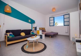 Ti Barachois allows 18 year olds to book a room