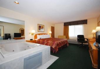 Best Western Sycamore Inn has rooms with a private hot tub