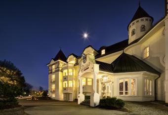 Schloss Hotel Holzrichter allows 18 year olds to book a room