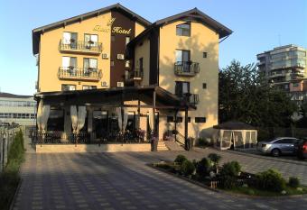 Best Hotel has Balcony rooms