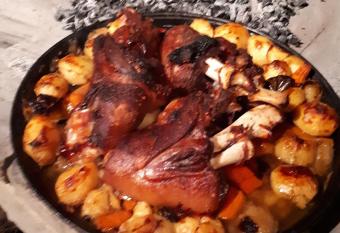 Apartman Kalinka has rooms with a private hot tub