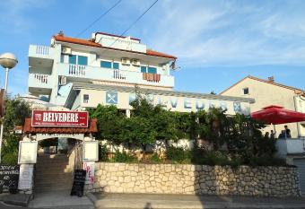 Pansion Belveder allows 18 year olds to book a room