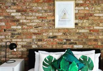 N5 Townhouse, Brighton Sleeps 20 has Balcony rooms