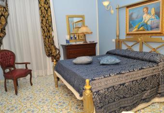 Albergo Roses has Balcony rooms