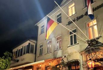 Hotel zum Goldenen L  wen allows 18 year olds to book a room