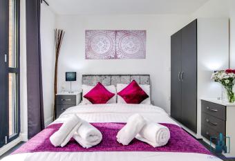 City View Apartments allows 18 year olds to book a room