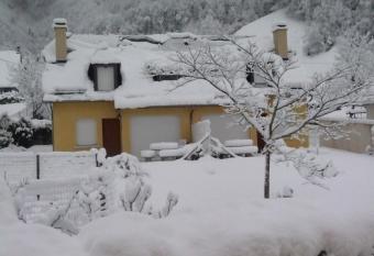 Gite La Balaguere has Balcony rooms
