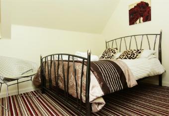 Rosemount Palace allows 18 year olds to book a room