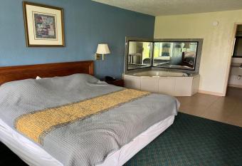 Super Inn & Suites By OYO Milledgeville has Smoking rooms