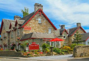 Atholl Villa Guest House allows 18 year olds to book a room