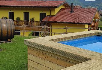 Agriturismo La Soglia Del Parco has Balcony rooms