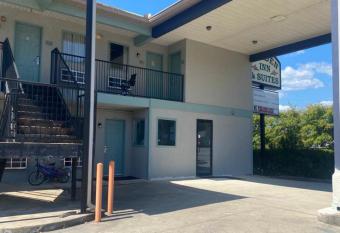 Garden Inn & Suites has Smoking rooms