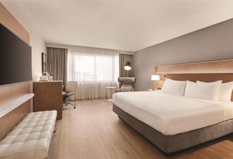 Radisson Hotel Sunnyvale - Silicon Valley allows 18 year olds to book a room