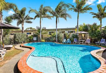 Waipu Cove Resort allows 18 year olds to book a room