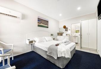 Central Motel Mooloolaba and Apartments allows 18 year olds to book a room