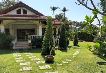 Smile House & Pool has Balcony rooms