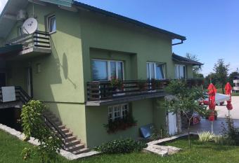 House Krizmani   has Balcony rooms