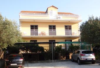 Apartments Ivan & Ana has Balcony rooms