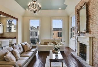 Bourbon Street Condos has Balcony rooms