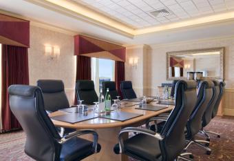 Hilton Madison Monona Terrace has rooms with a private hot tub