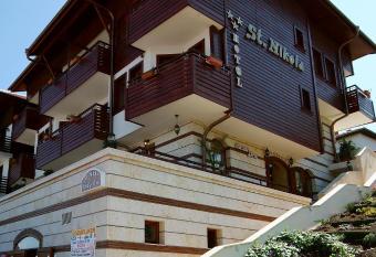 Family Hotel Saint Nikola has Balcony rooms