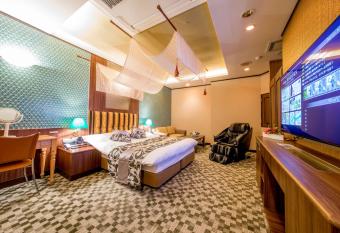 Hotel Brooks (Adult Only ) allows 18 year olds to book a room