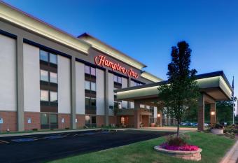 Hampton Inn Madison-East Towne Mall Area allows 18 year olds to book a room