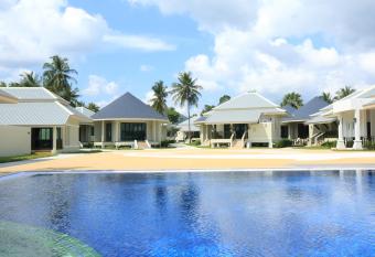 Wis Beach Khanom allows 18 year olds to book a room