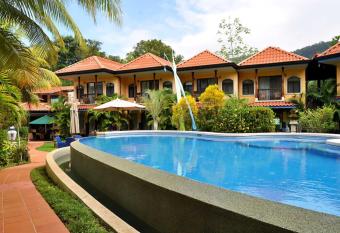 Hotel Cuna del Angel allows 18 year olds to book a room