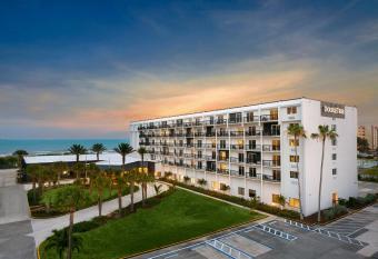 Hilton Garden Inn Cocoa Beach Oceanfront has Balcony rooms